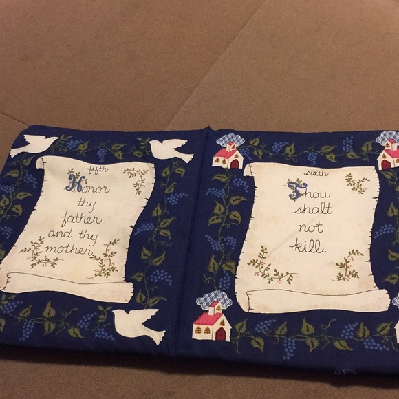 The Ten Commandments Cloth Book - Picture 4 of 8